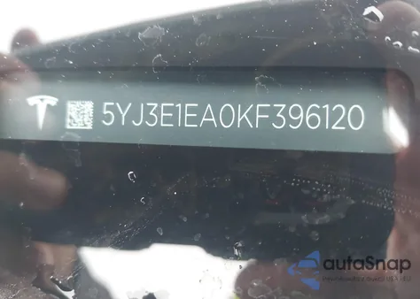 2019 Tesla Model 3 Long Range/Mid Range/Standard Range/Standard Range Plus z USA, uszkodzony, nr VIN 5YJ3E1EA0KF396120